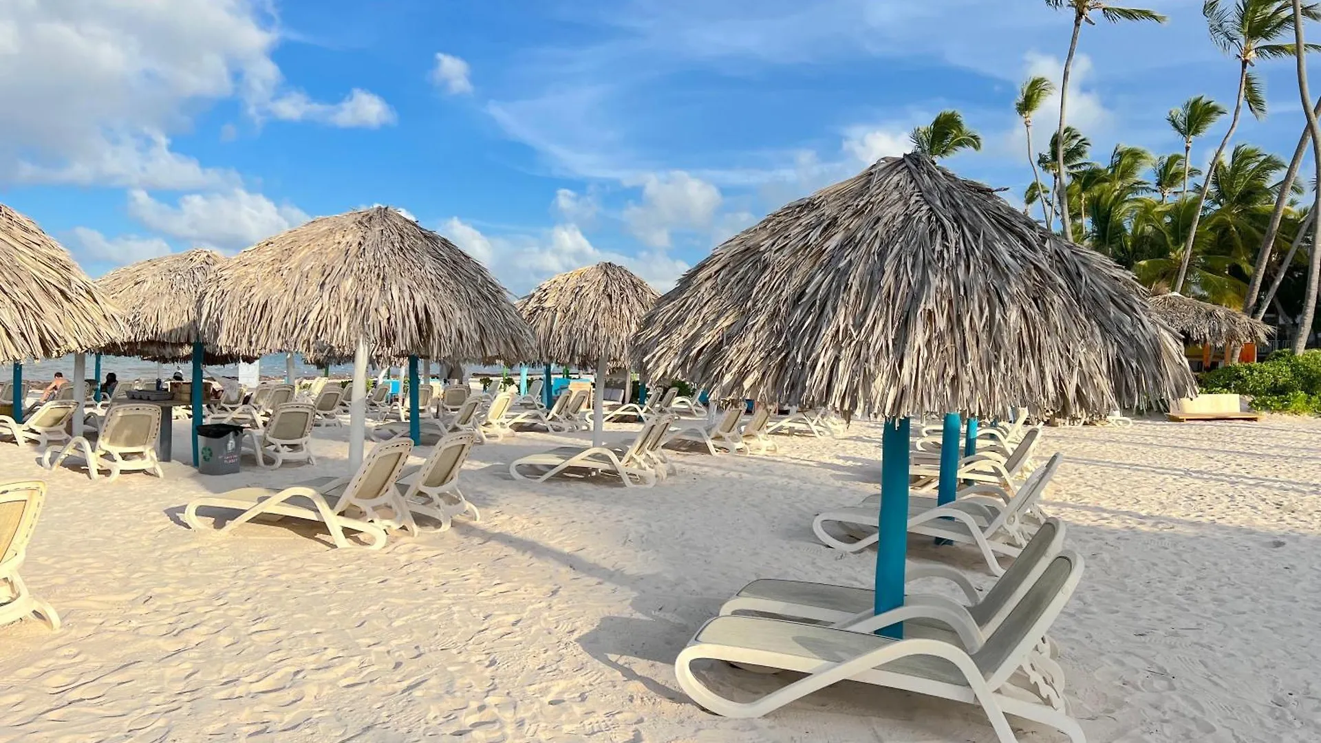 Vacation Suites With Rooftop Pool, Spa, Restaurants - Playa Los Corales Punta Cana Otel