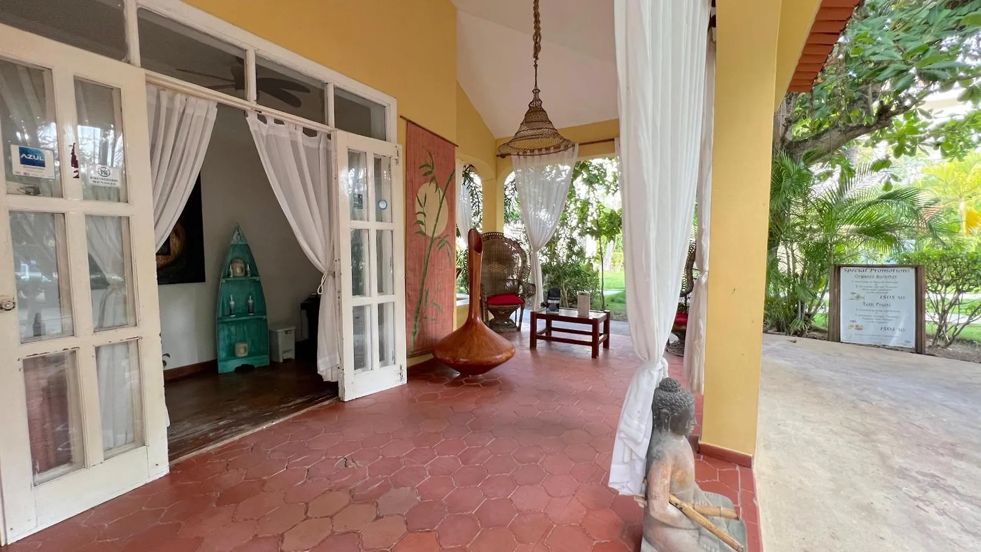 Vacation Suites With Rooftop Pool, Spa, Restaurants - Playa Los Corales Punta Cana Otel