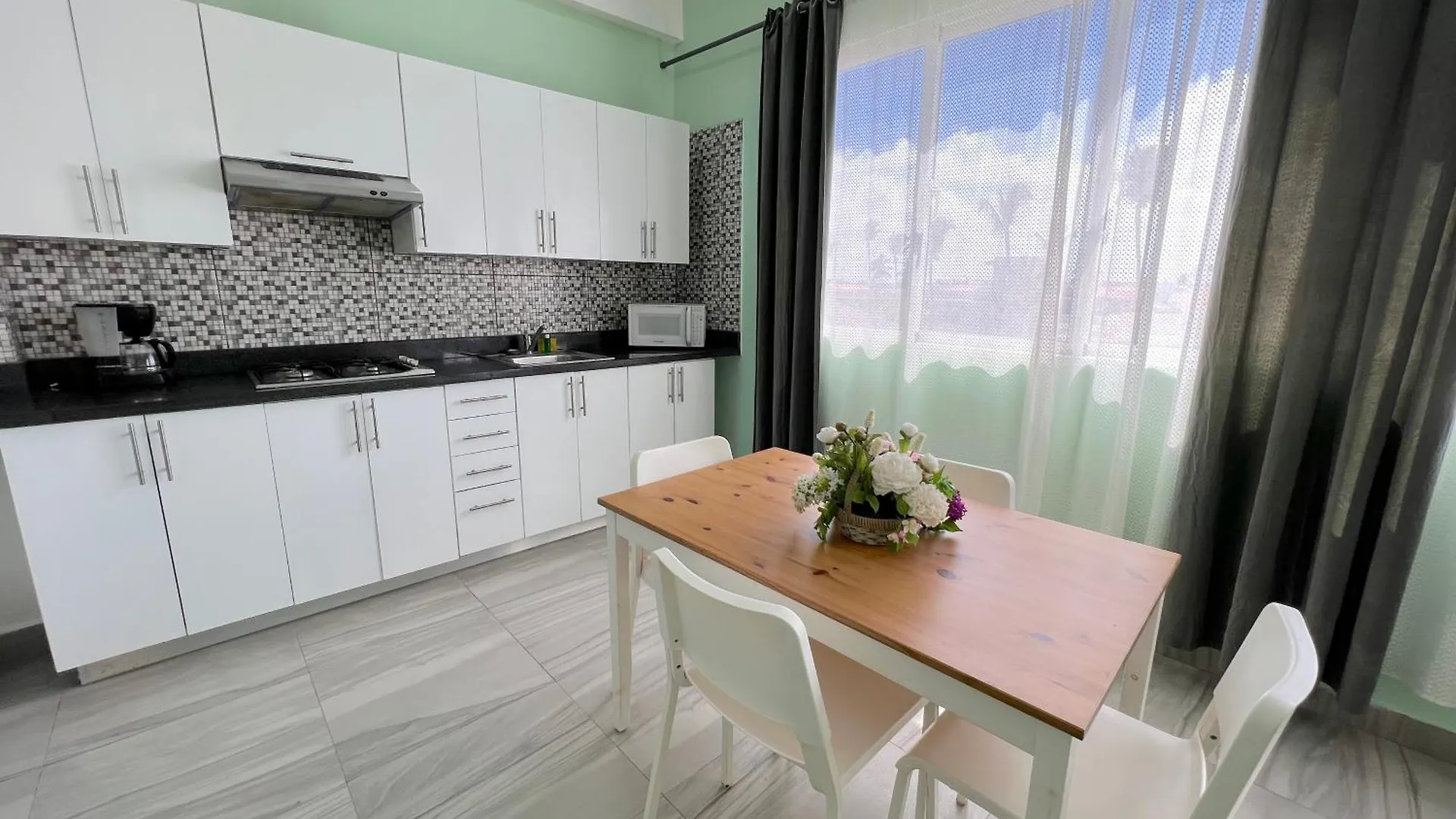 Vacation Suites With Rooftop Pool, Spa, Restaurants - Playa Los Corales 蓬塔卡纳 酒店