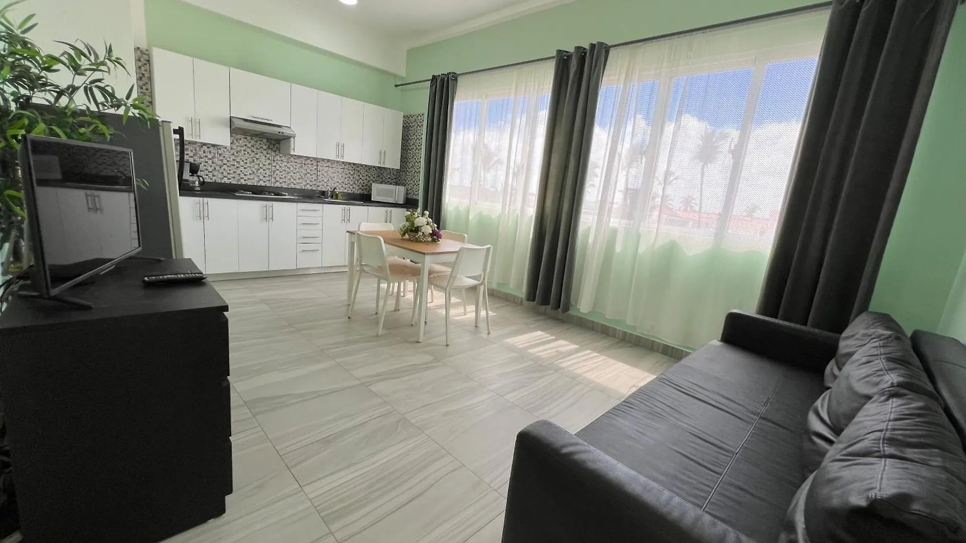 Vacation Suites With Rooftop Pool, Spa, Restaurants - Playa Los Corales 蓬塔卡纳 酒店
