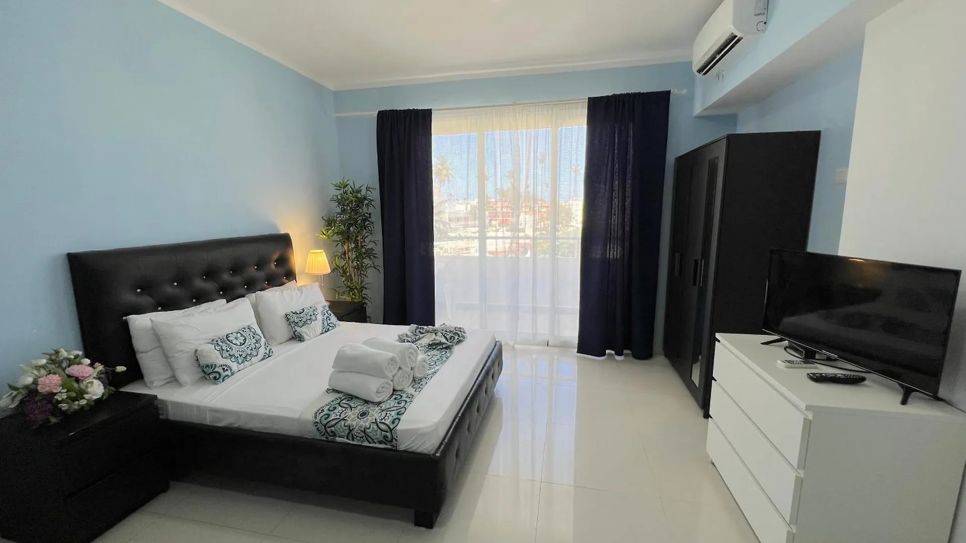 Vacation Suites With Rooftop Pool, Spa, Restaurants - Playa Los Corales 蓬塔卡纳 酒店